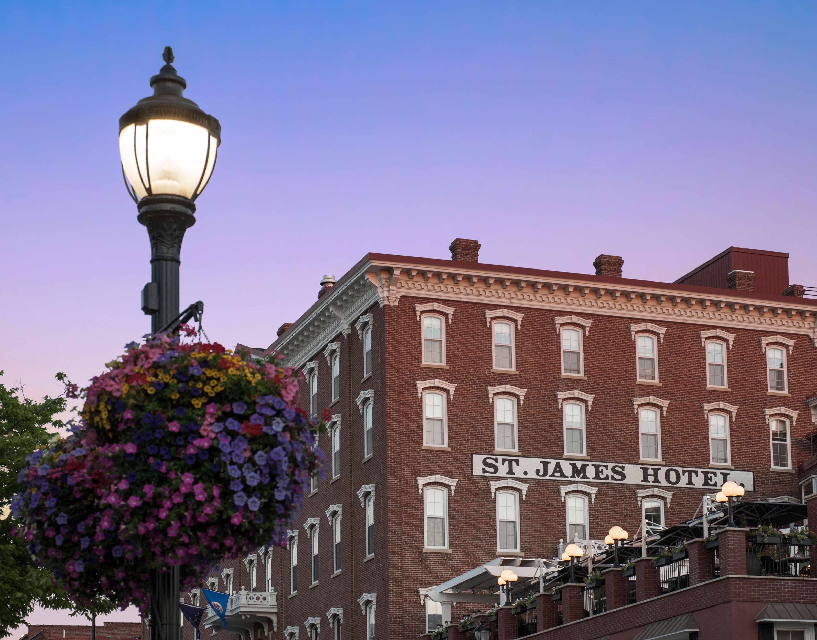 a street light next to a building