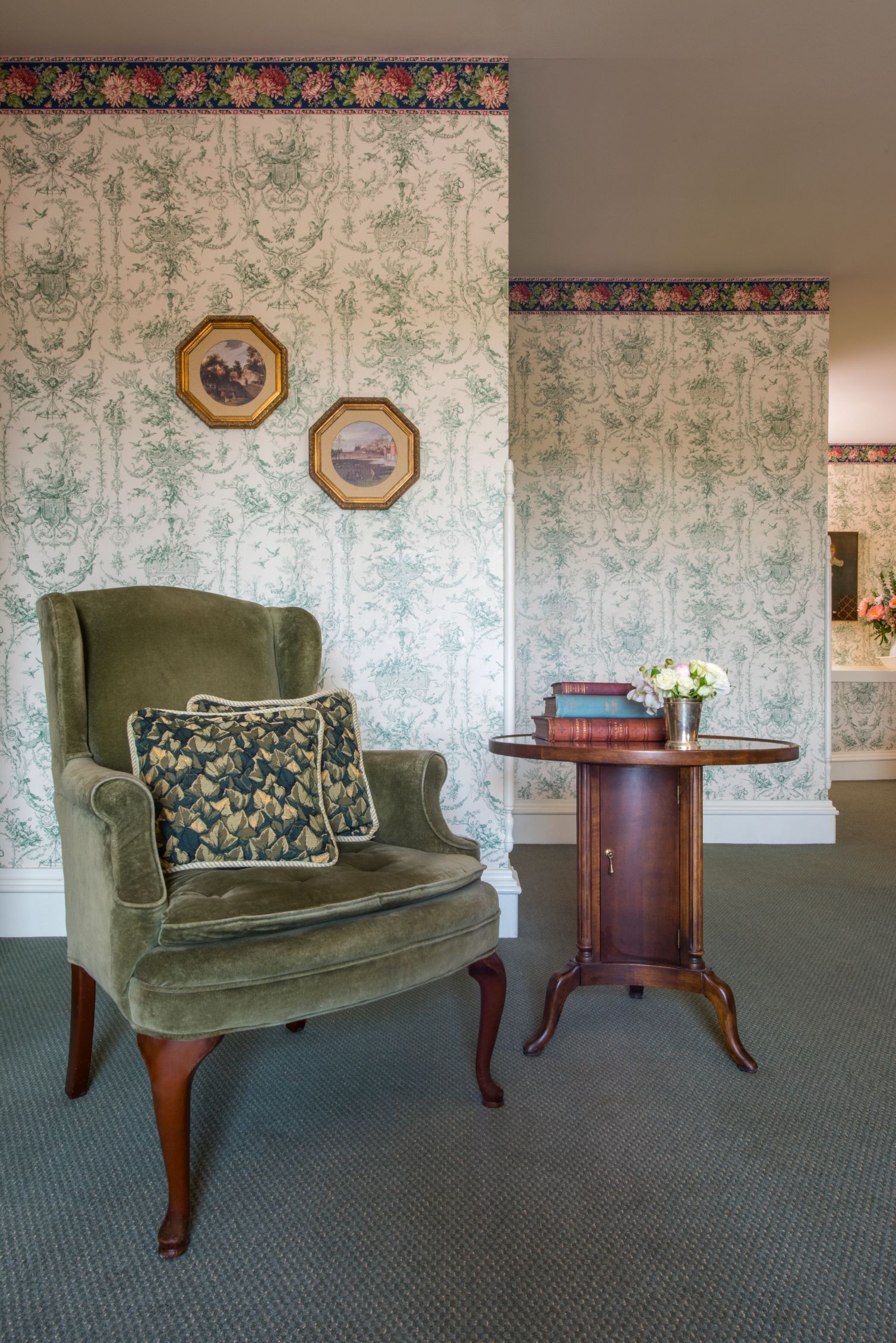 a chair and a table in a room
