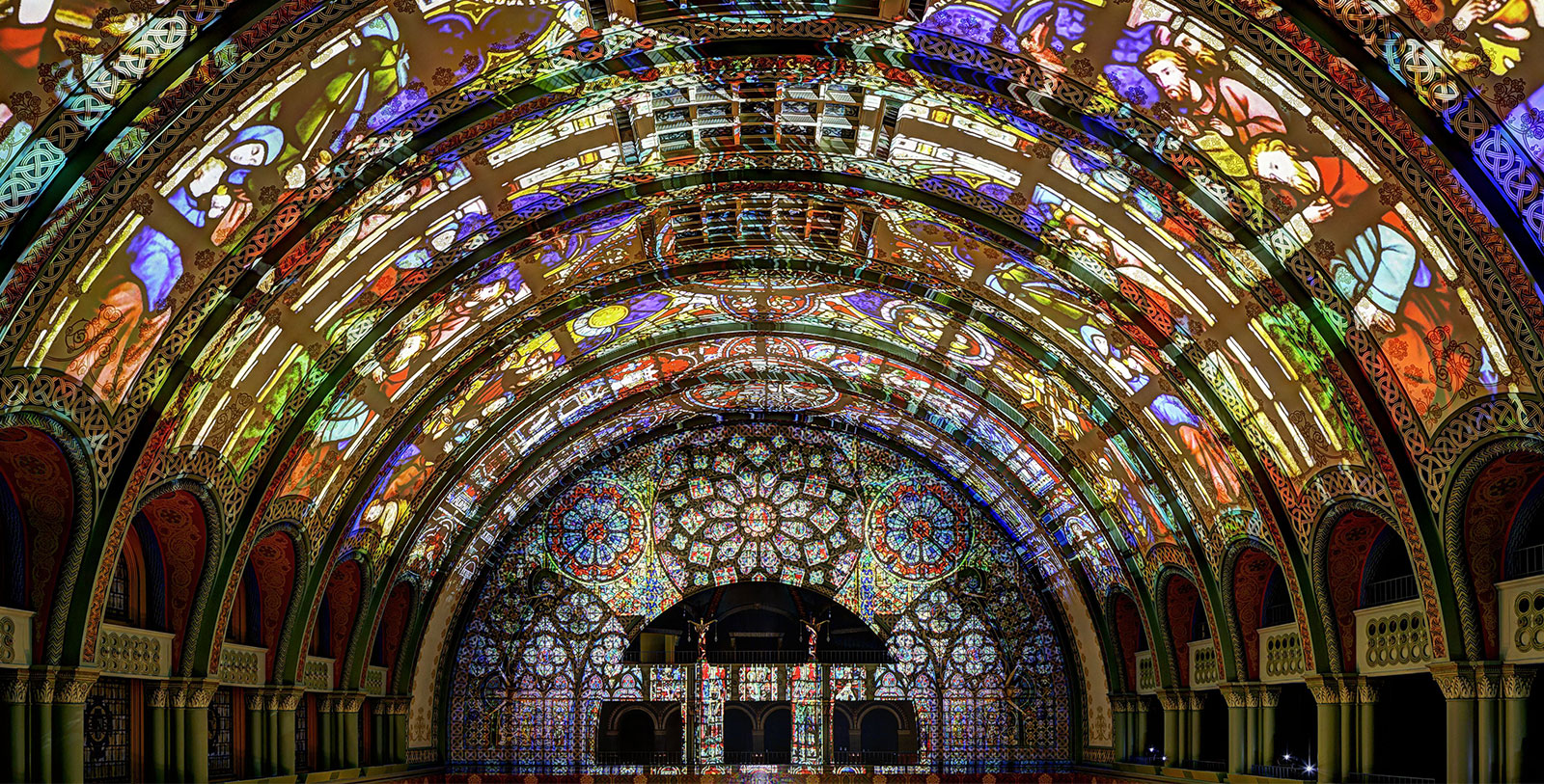 a stained glass ceiling with a large arched ceiling