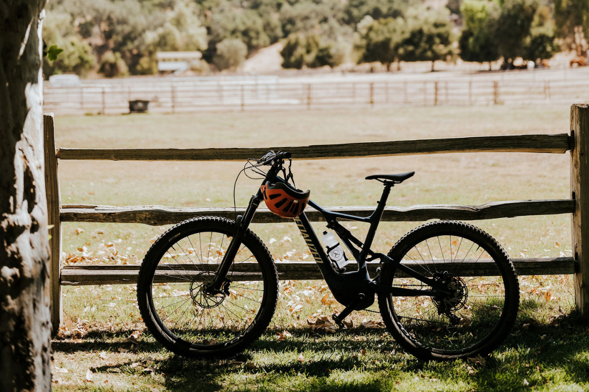 a bicycle leaning against a fence