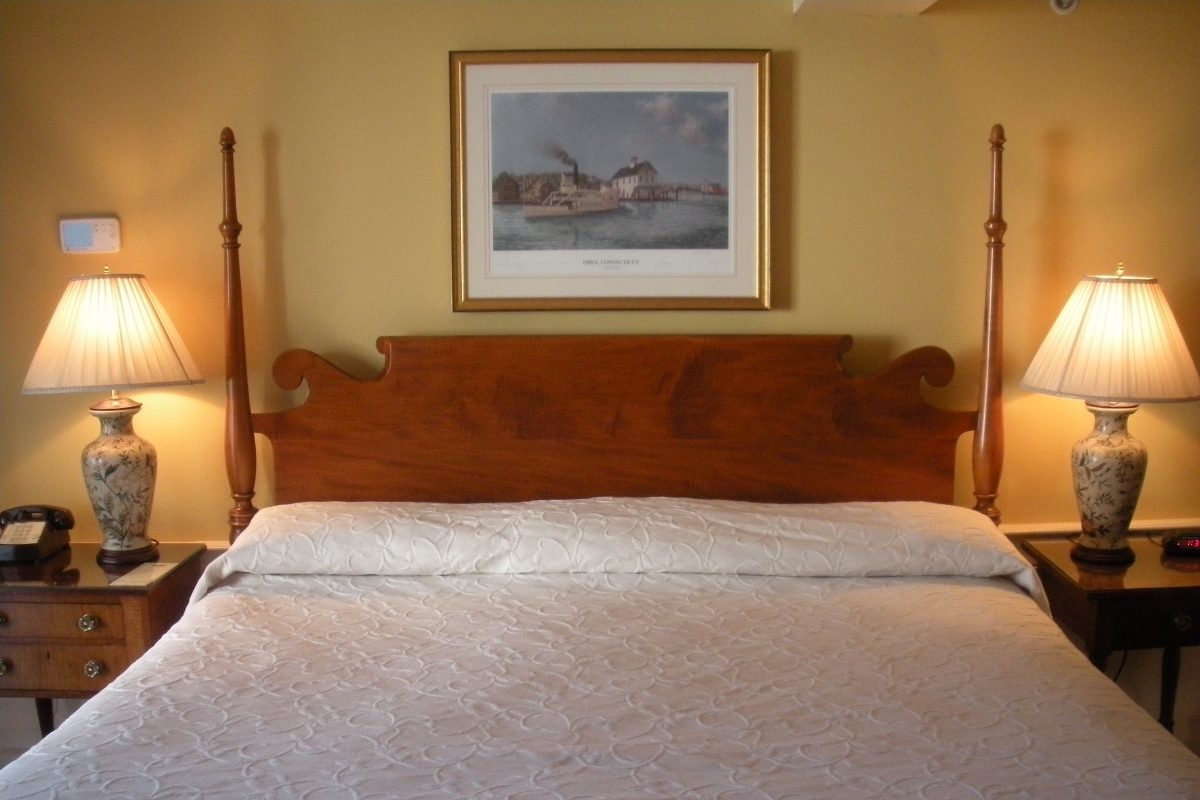 1200_x_800_the_griswold_inn_accommodations_fenwick_suite_ _deluxe_suite_high 6a0338f3ebd25