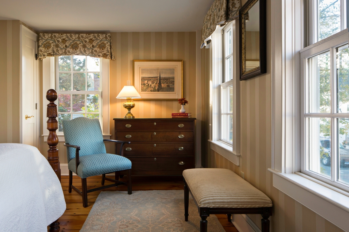 1200_x_800_the_griswold_inn_accommodations_standard_room_2_high 6a033a300dfe1