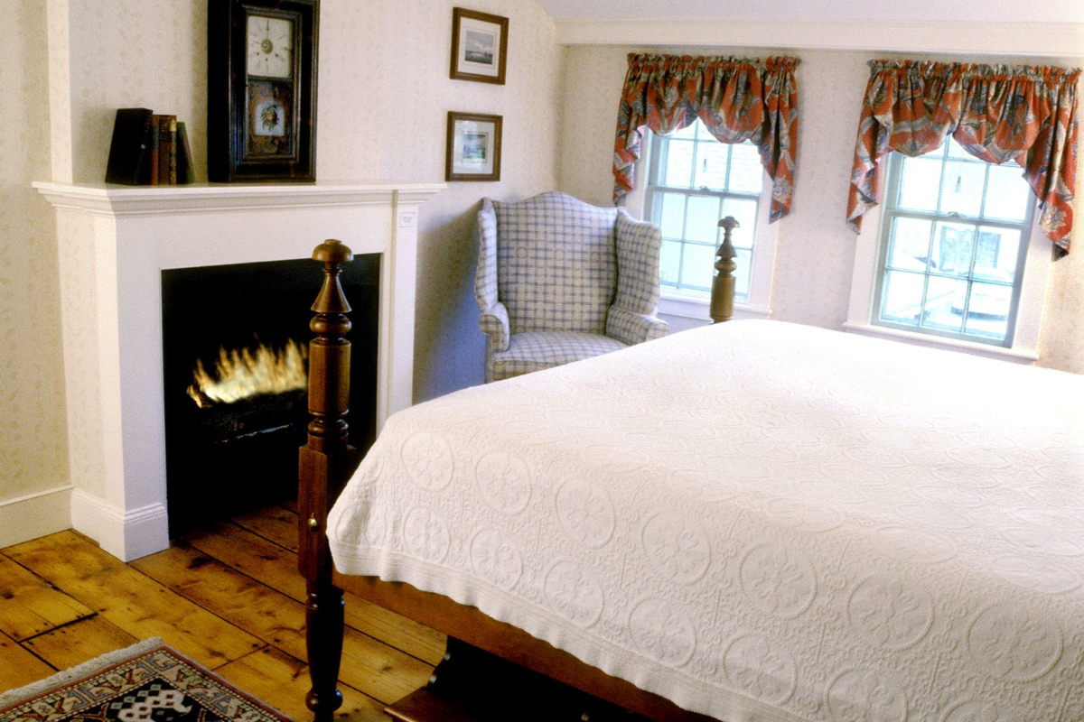 1200_x_800_the_griswold_inn_accommodations_superior_suite_high 6a033a4f880b6