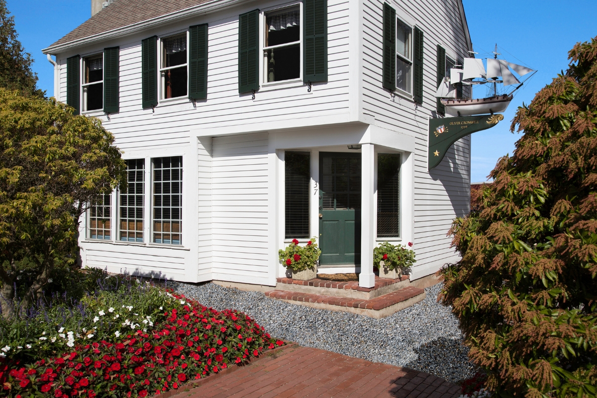 1200_x_800_the_griswold_inn_accommodations_the_family_cottage_high 6a033a6fecab3