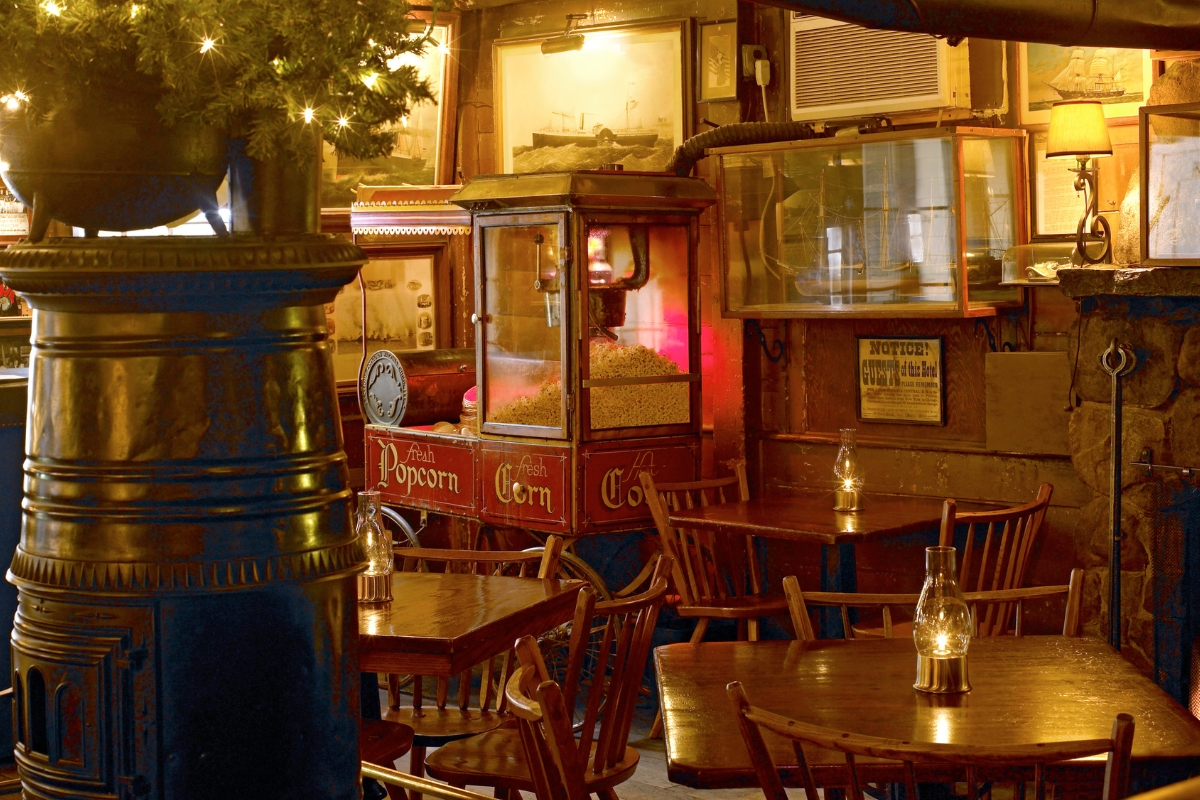 1200_x_800_the_griswold_inn_dining_tap_room_7_high 6a033c6f0ee42