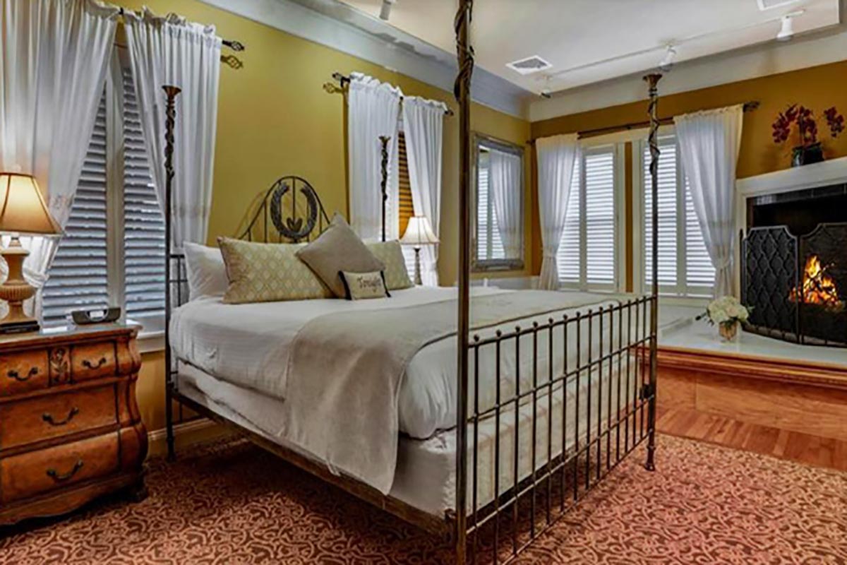 mgcoach_bridal_suite_at_the_inn_at_leola_village_high 63adab40d9052
