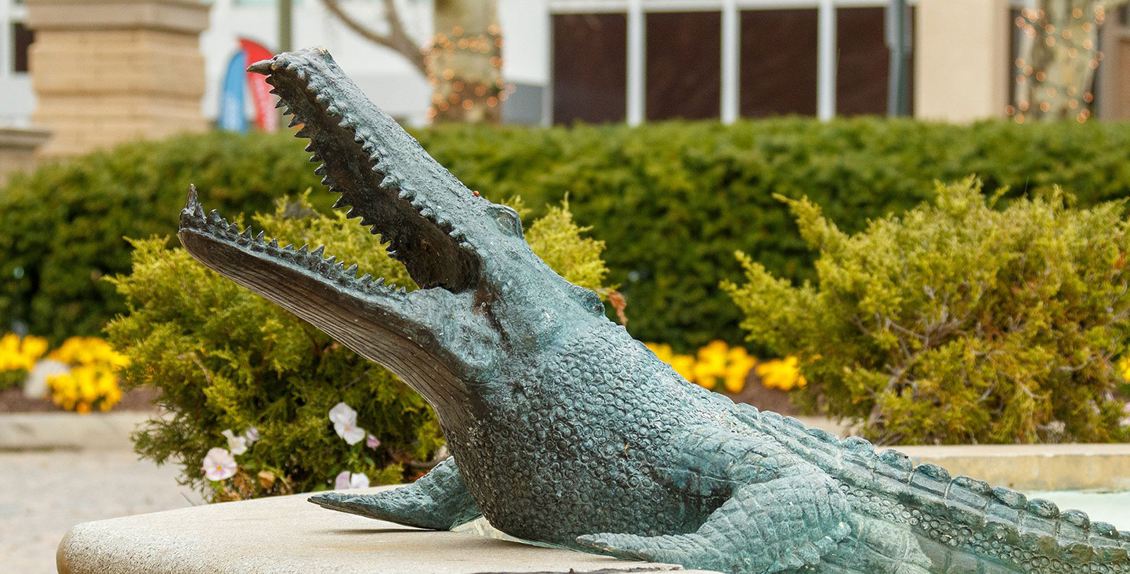 a statue of a crocodile