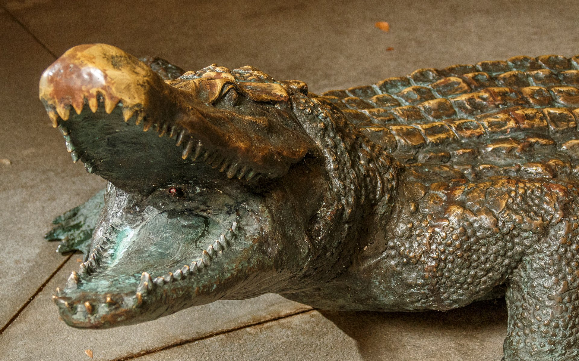 a statue of a crocodile