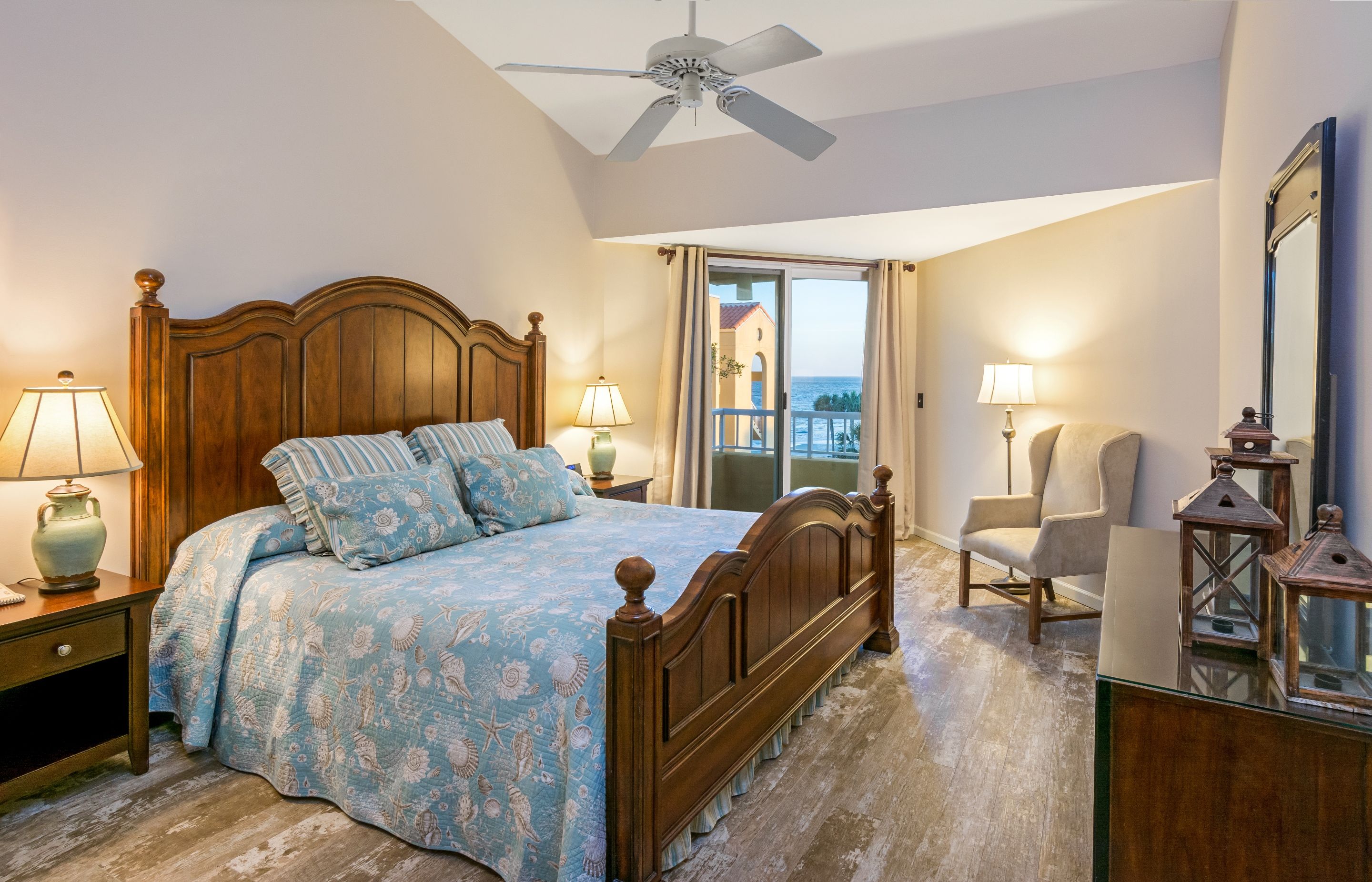 a bedroom with a bed and a ceiling fan