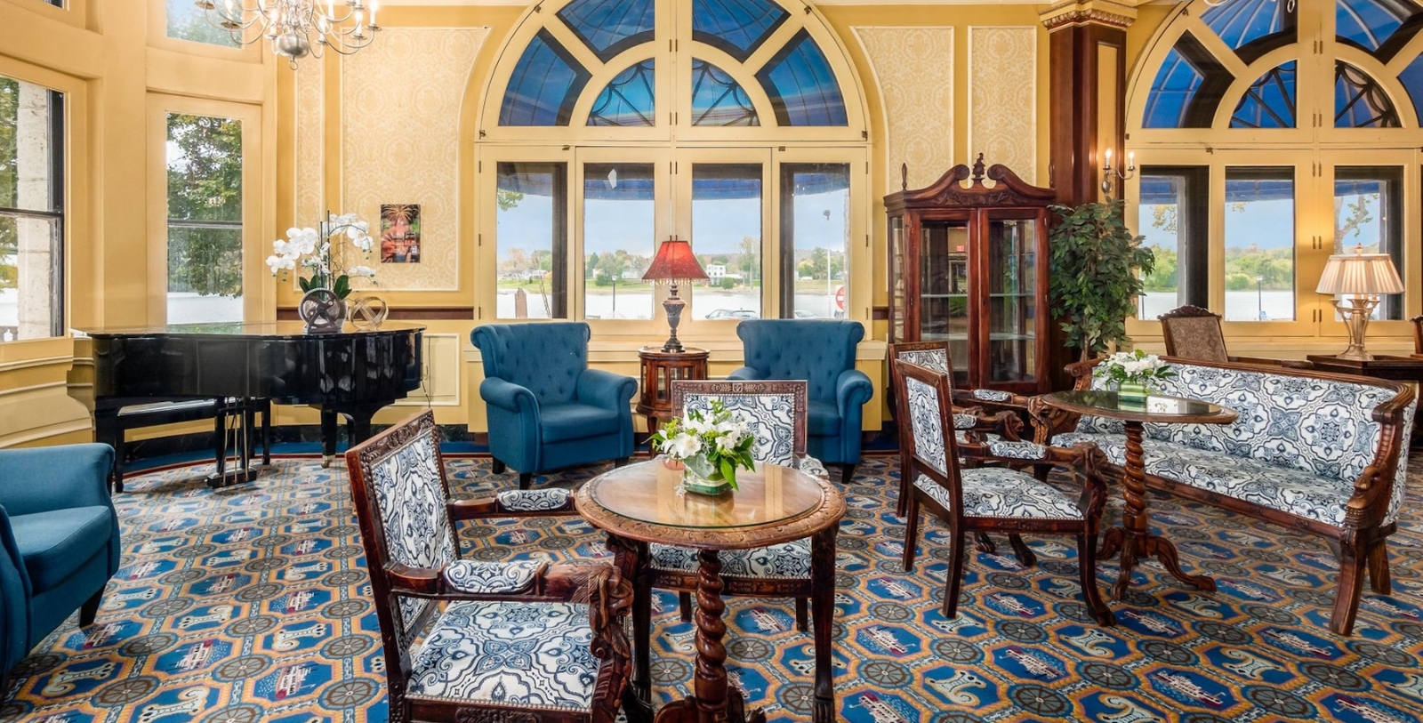 1600x813_the_lafayette_hotel_9