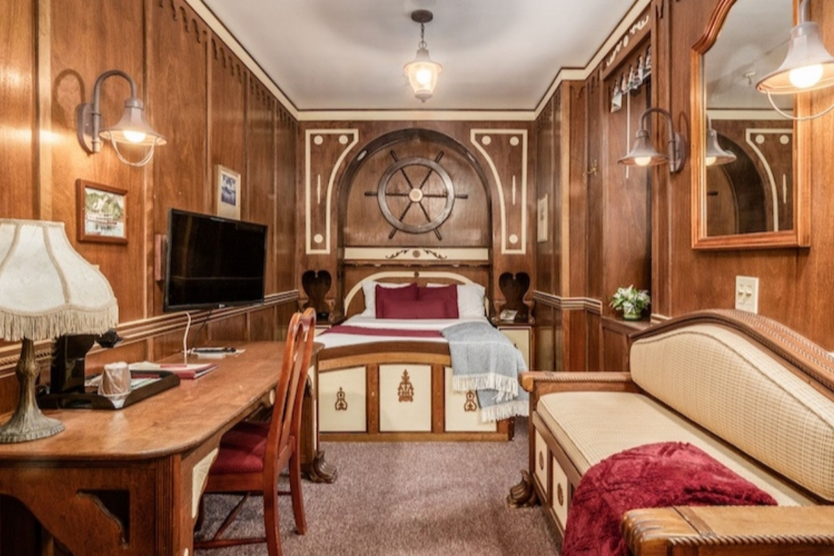 cabin_room_1200x800_lafayette_hotel_gallery_2_high 69d95de71a82b