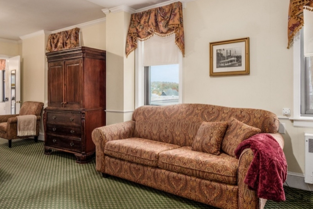 king_junior_1200x800_lafayette_hotel_gallery_2_high 69d95e688fcfd