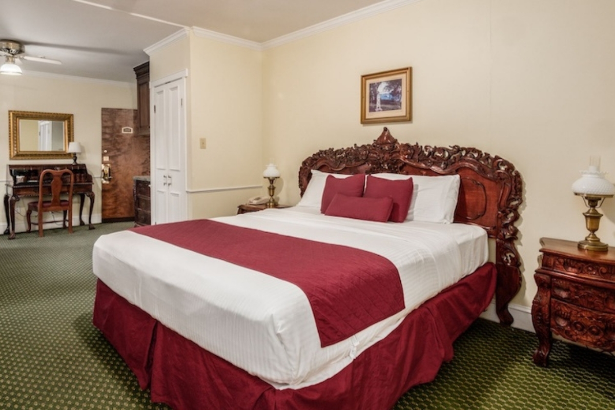 king_junior_1200x800_lafayette_hotel_gallery_3_high 69d95e4c898d9