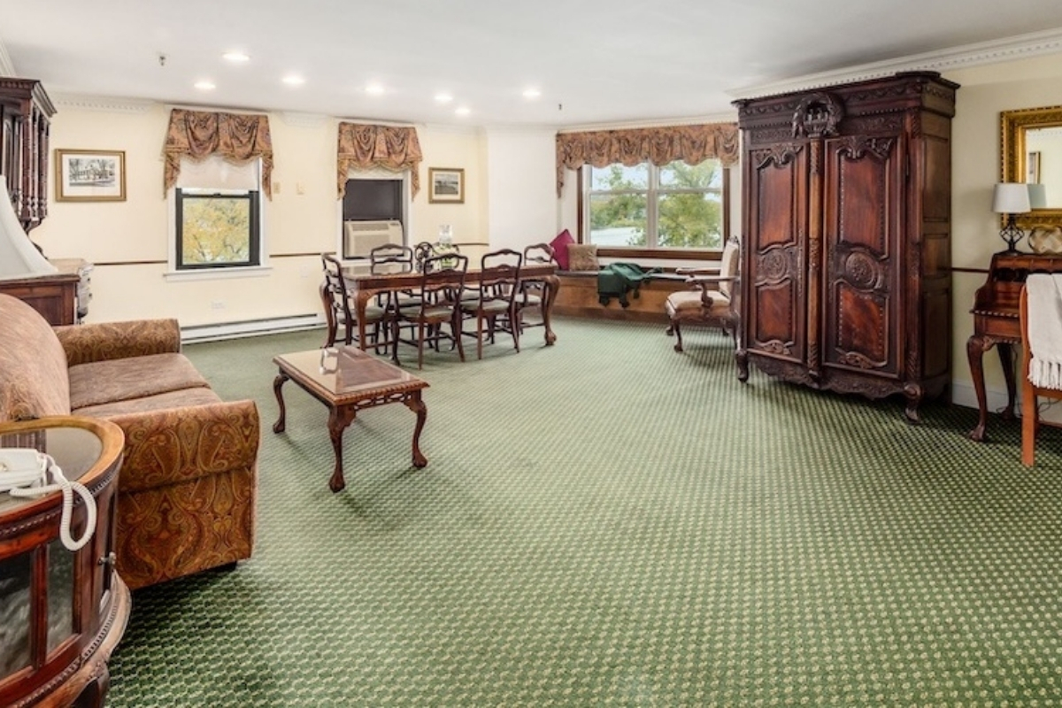 muskingham_river_master_suite_1200x800_lafayette_hotel_gallery_2_high 69d95f20aa889