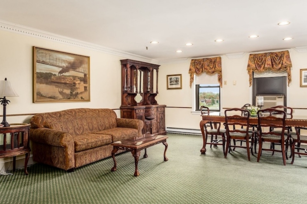 muskingham_river_master_suite_1200x800_lafayette_hotel_gallery_3_high 69d95faf1bece