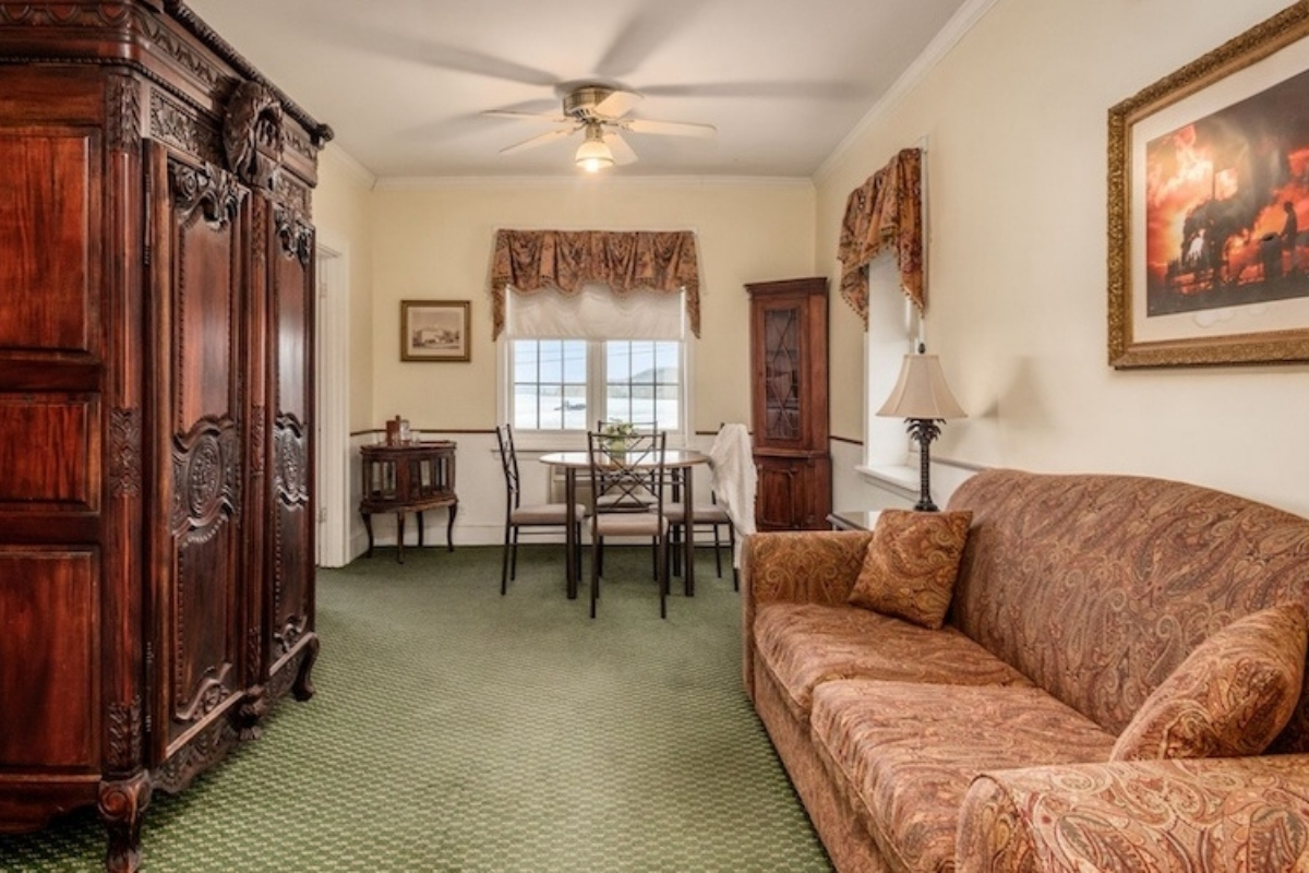 putnam_penthouse_1200x800_lafayette_hotel_gallery_2_high 69d960e84ea0b