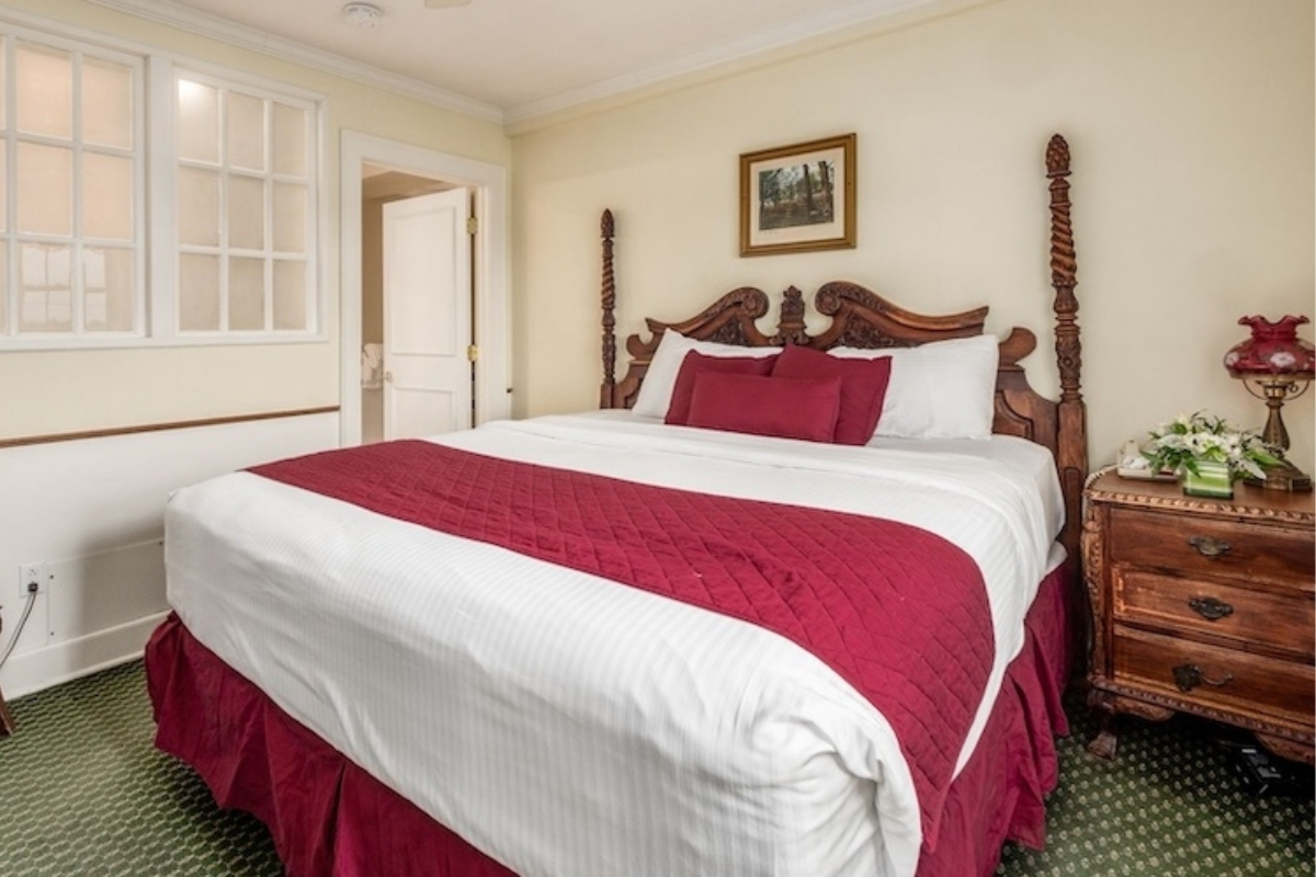 putnam_penthouse_1200x800_lafayette_hotel_gallery_5_high 69d9613a4d85d