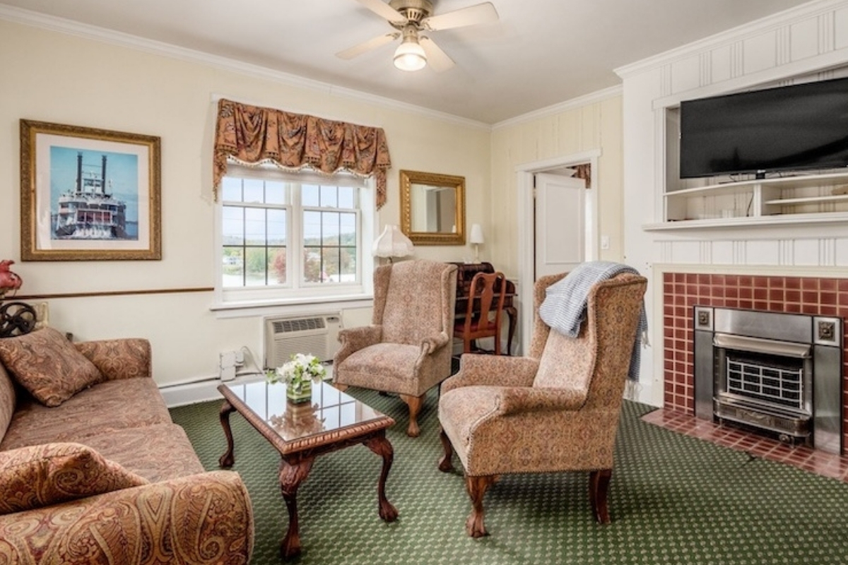 putnam_penthouse_1200x800_lafayette_hotel_gallery_6_high 69d96158bb148