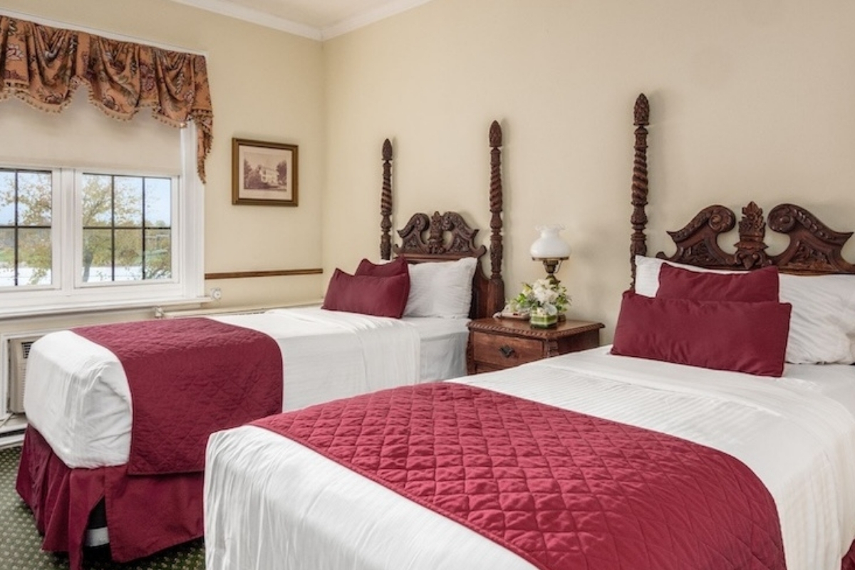 twin_room_1200x800_lafayette_hotel_gallery_high 69d95fd51aa5f