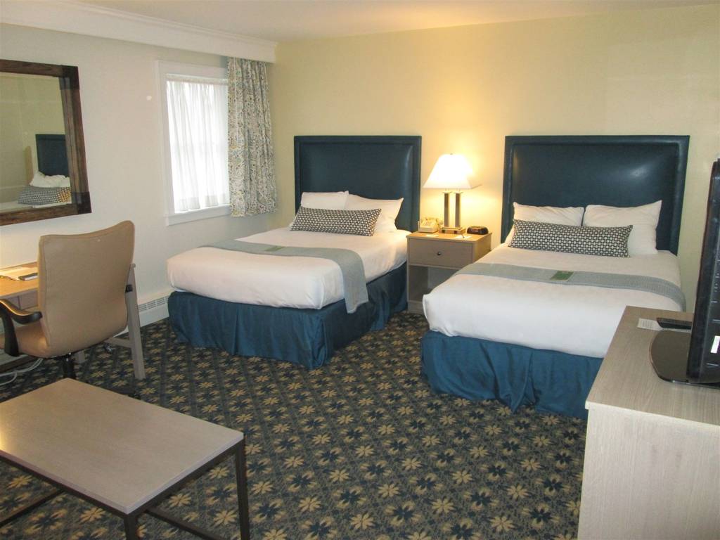 image of courtyard annex deluxe with two beds the middlebury inn vermont_high