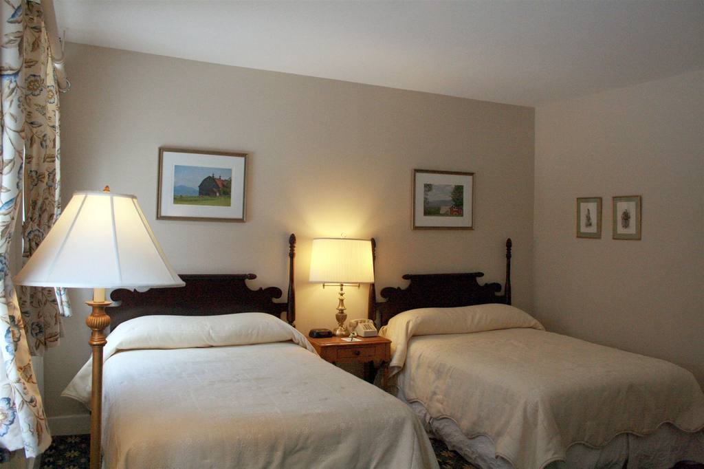 image of standard room with two beds the middlebury inn vermont_high