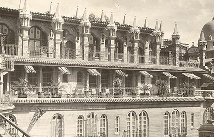 a building with many windows