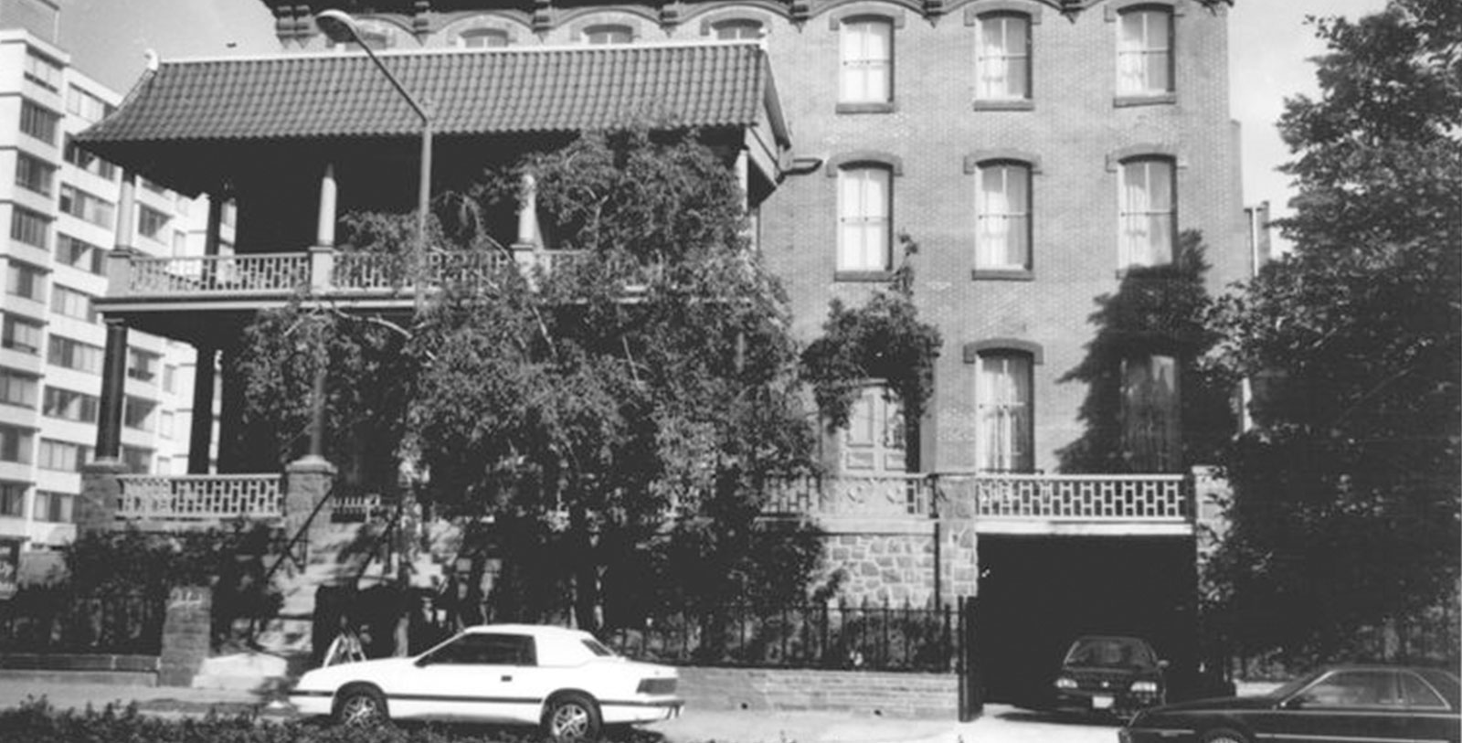 a car parked in front of a building