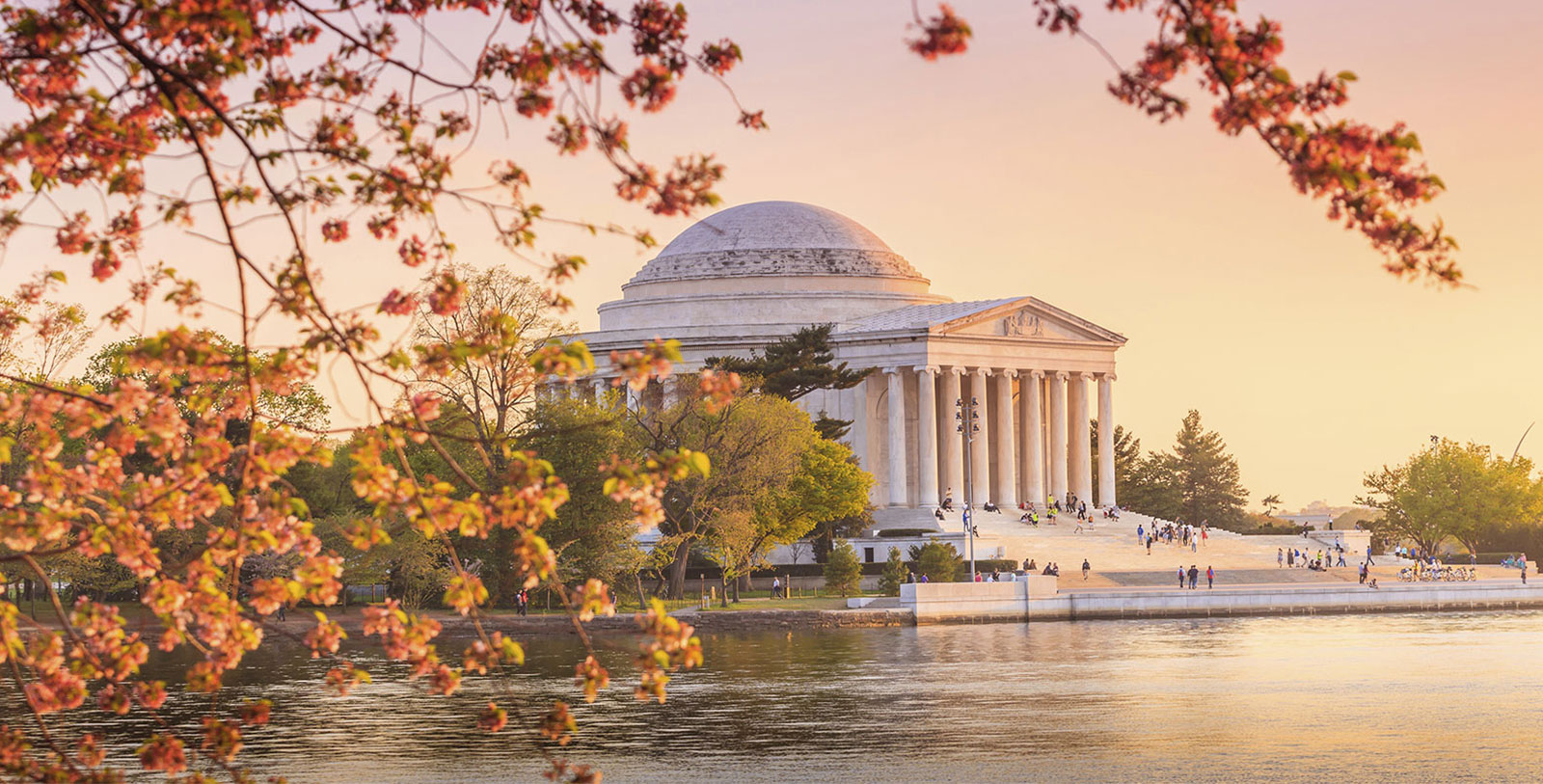 Jefferson Memorial with columns and a domed roof