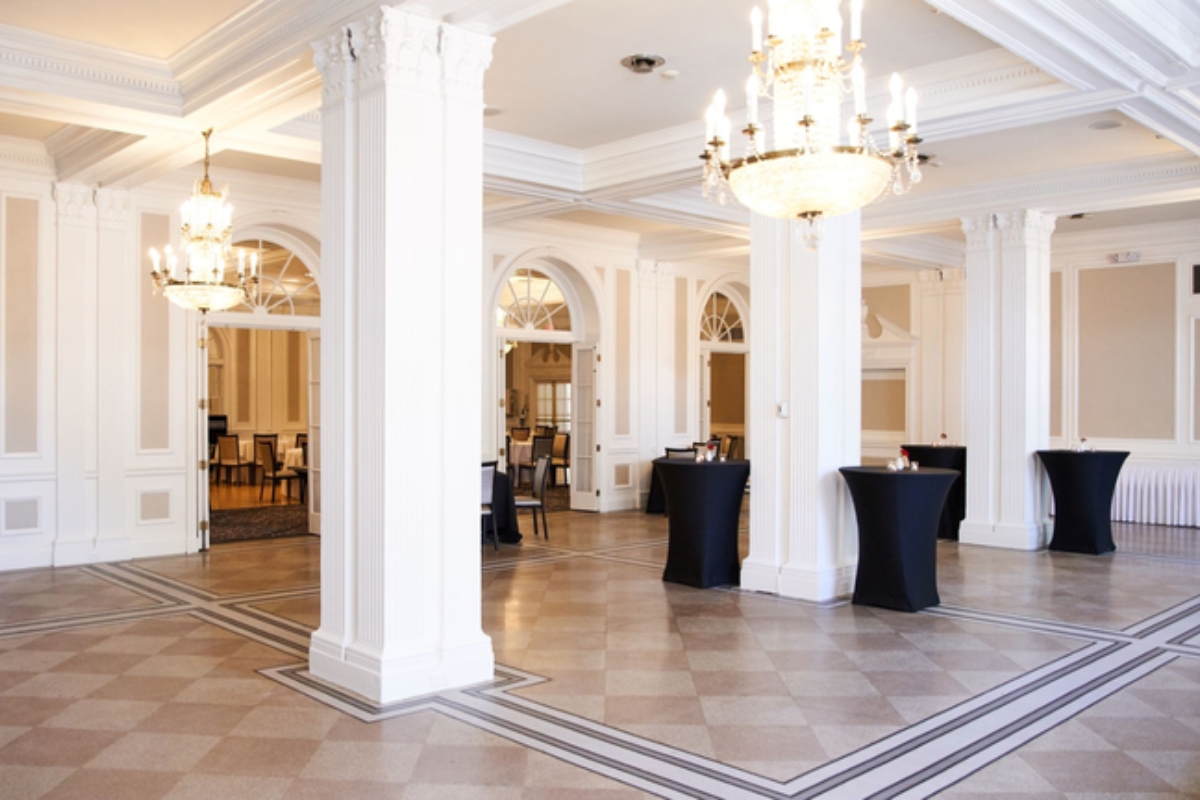 a room with columns and tables