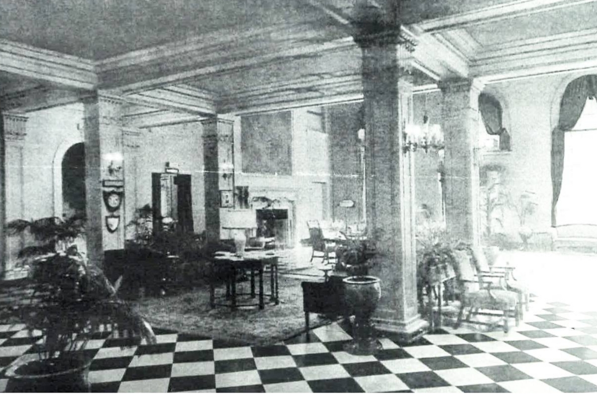 a black and white photo of a room