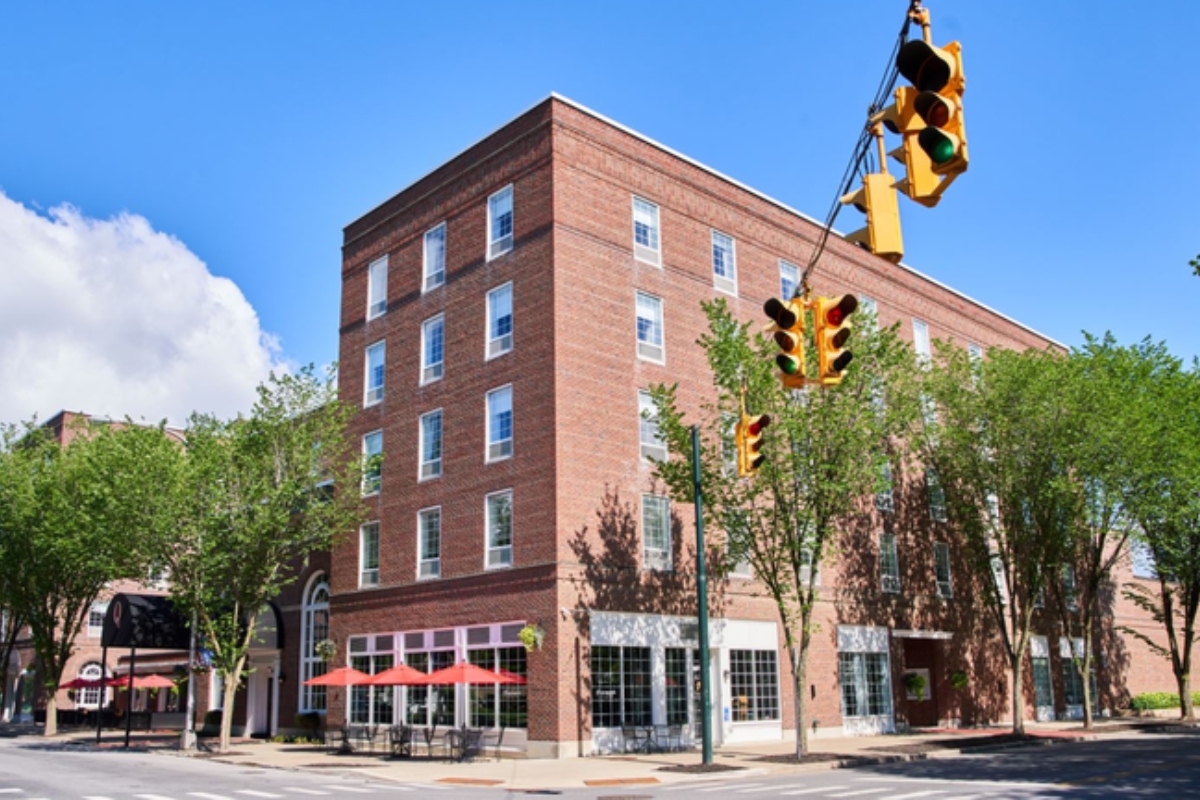 a building with a traffic light