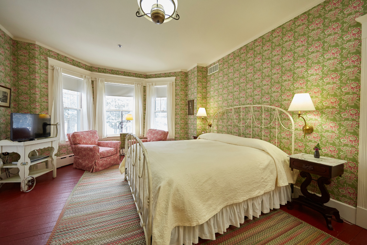 image_of_main_inn_king_room_at_the_red_lion_inn_1773_a_member_of_historic_hotels_of_america_in_stockbridge_massachusetts_gallery_high 645bddc3b7f60