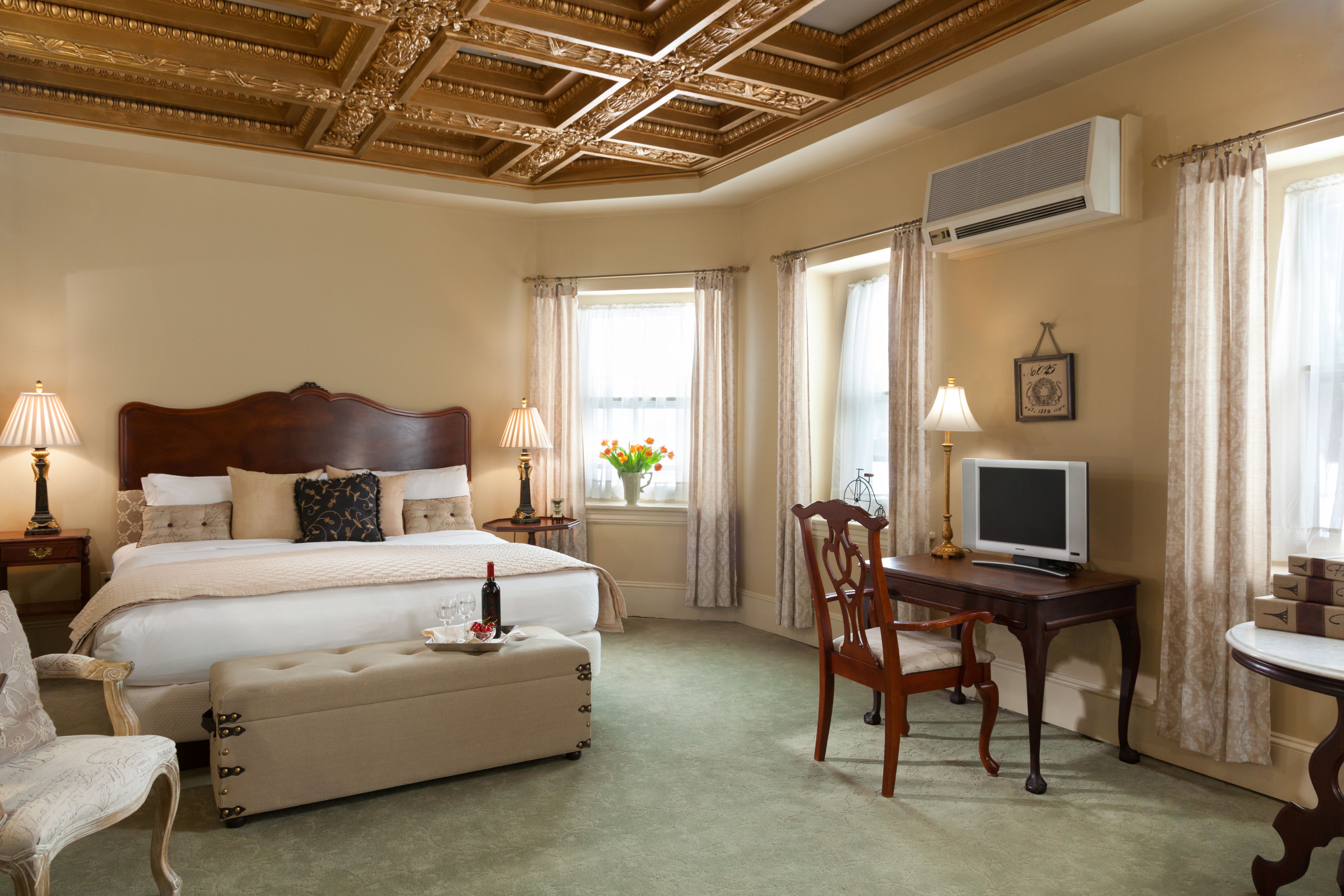 image_of_guestroom_the_sayre_mansion_bethlehem_pennsylvania