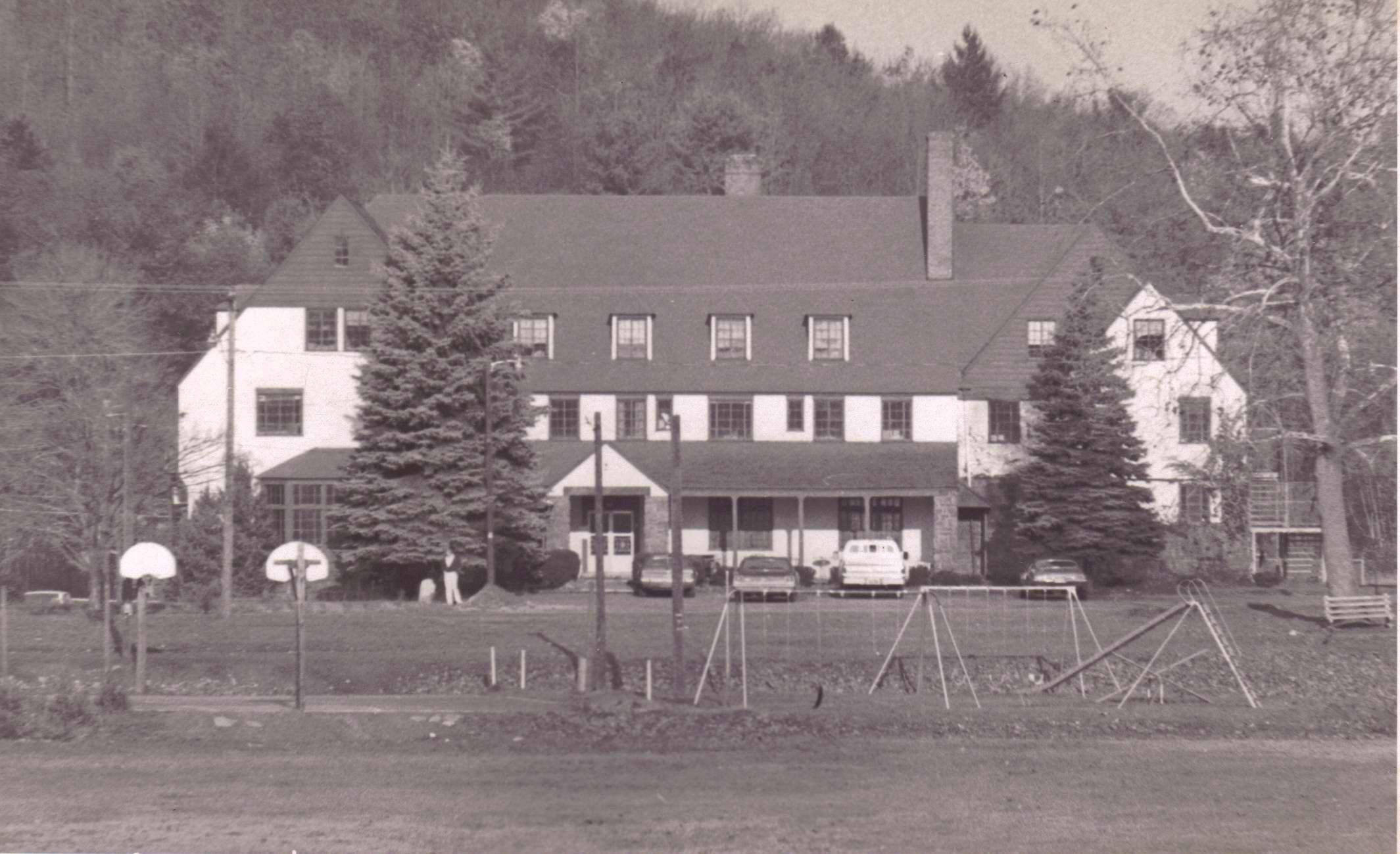 historic_exterior_image_the_settlers_inn_at_bingham_park_hawley_pennsylvania_high 5f7e0a17b6b2d