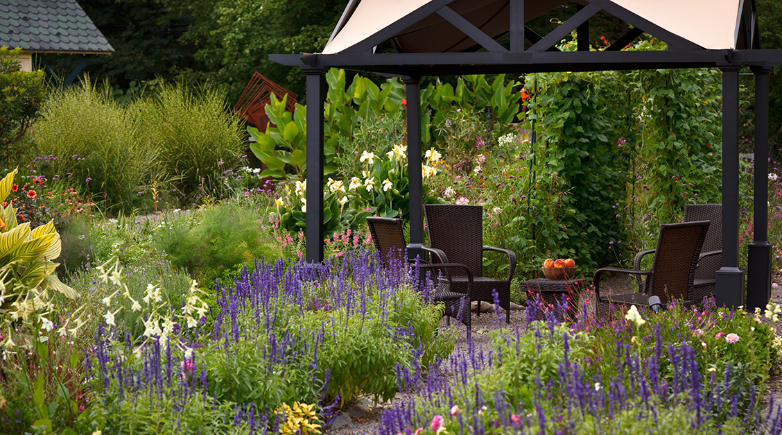 image of garden the settlers inn at bingham park hawley pennsylvania