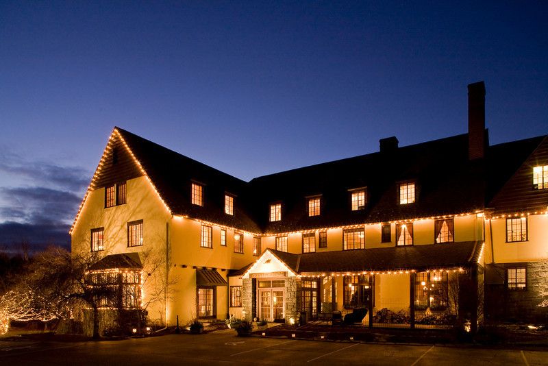 image_of_hotel_exterior_at_night_the_settlers_inn_at_bingham_park_hawley_pennsylvania_high 5f7e0d1cd54fd