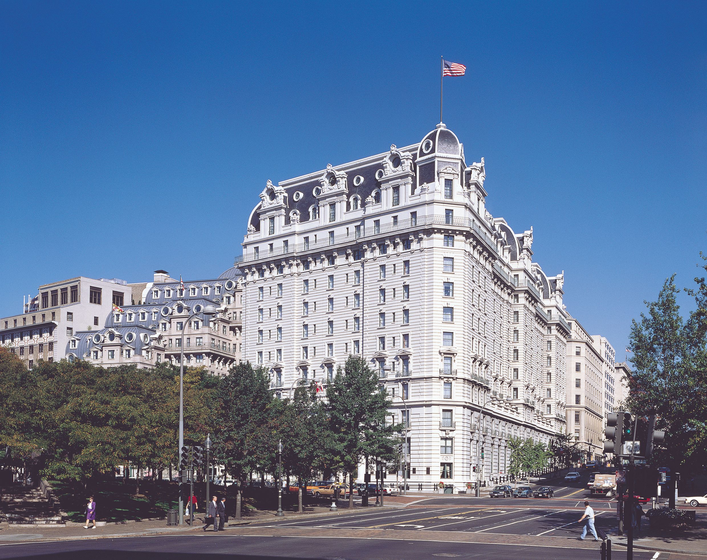 Willard InterContinental Washington with a flag on top
