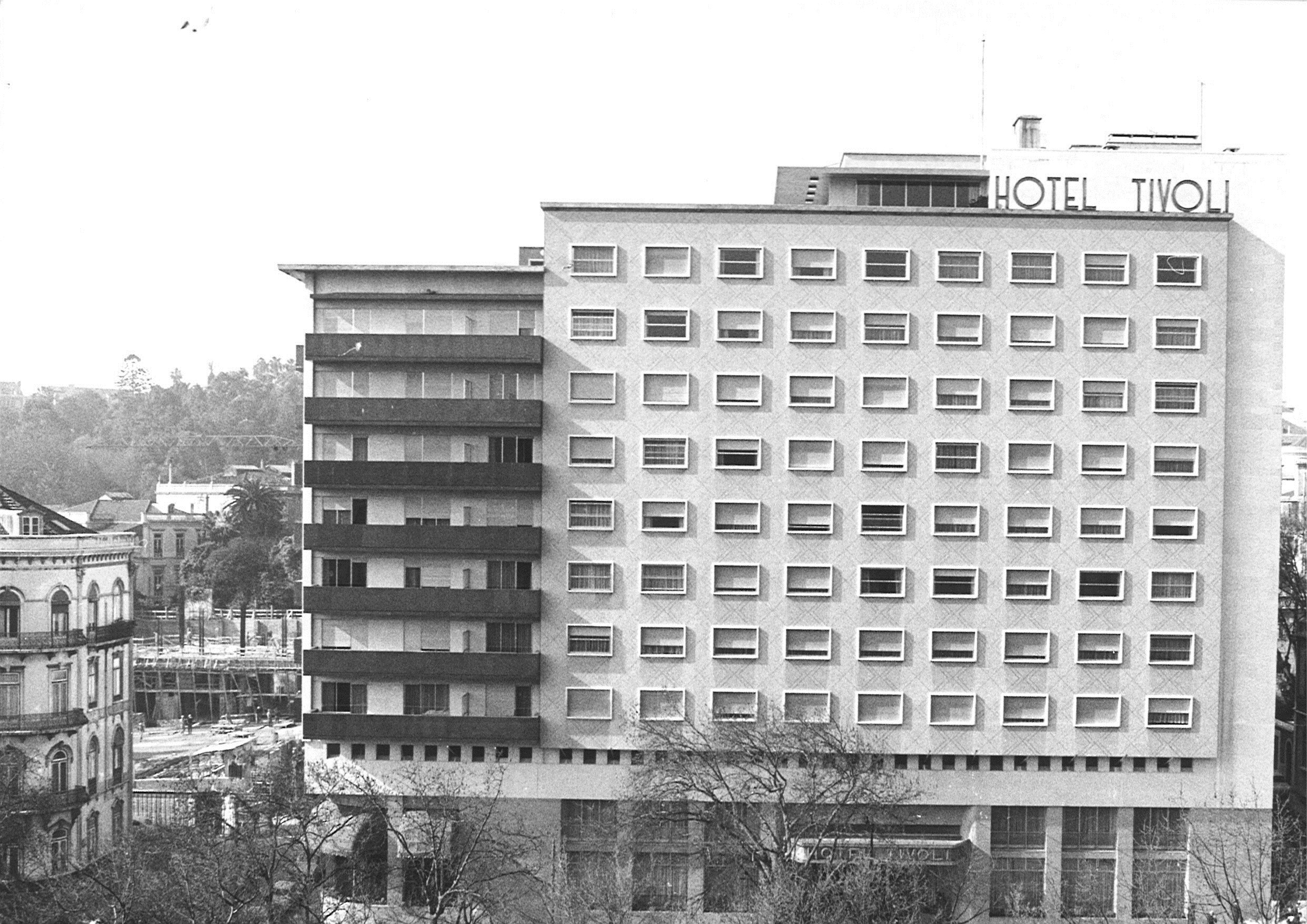 a large building with many windows