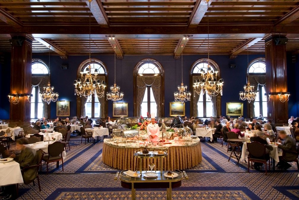 a room with many tables and chairs