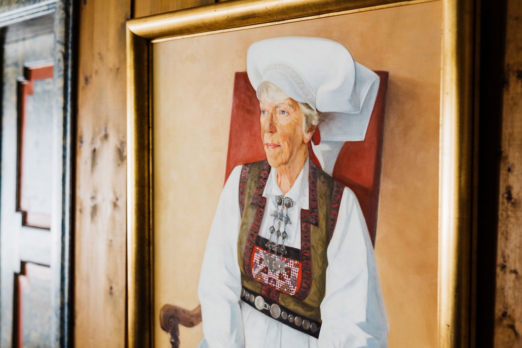 a painting of a woman in a gold frame