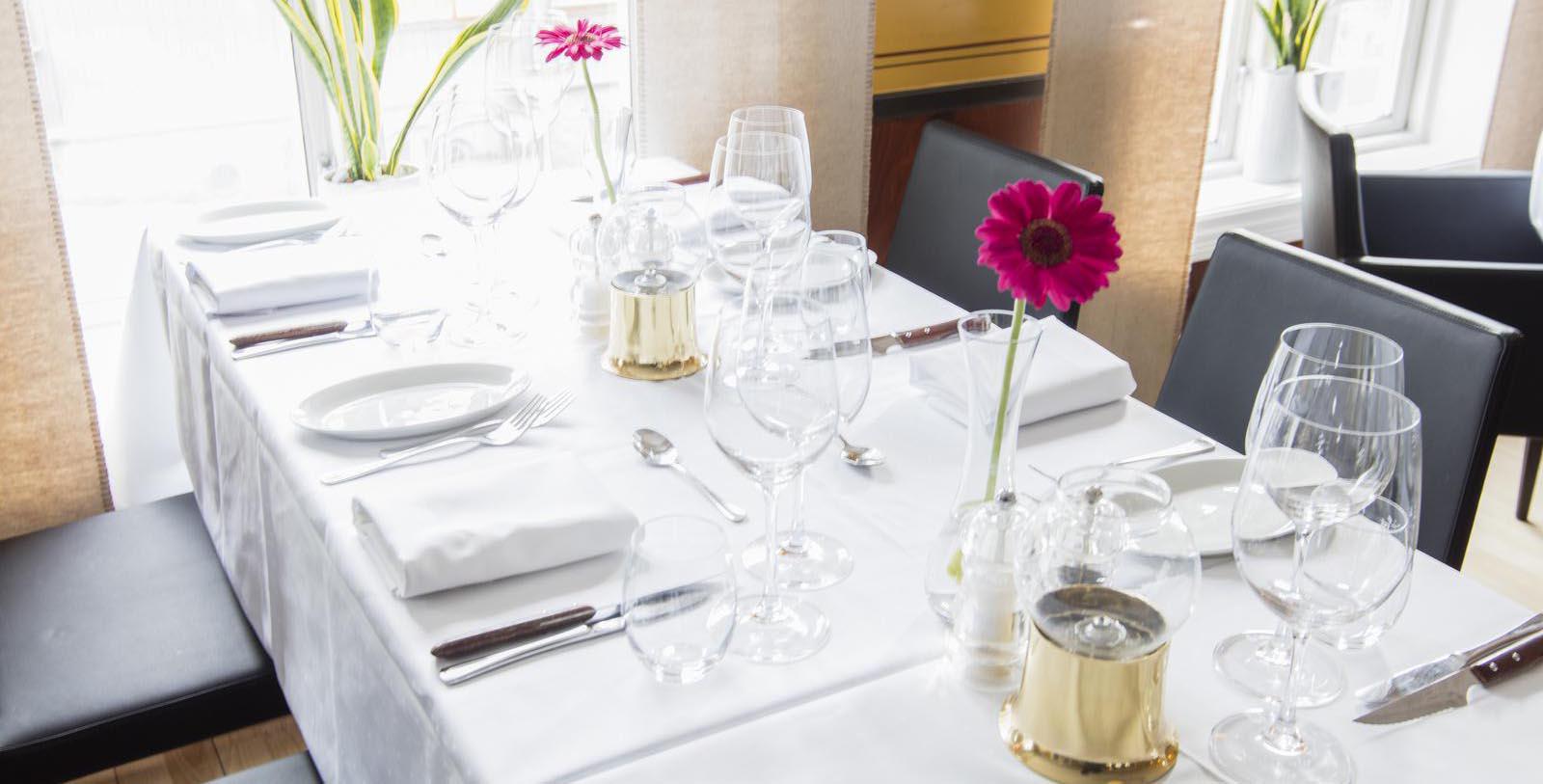 a table with glasses and flowers