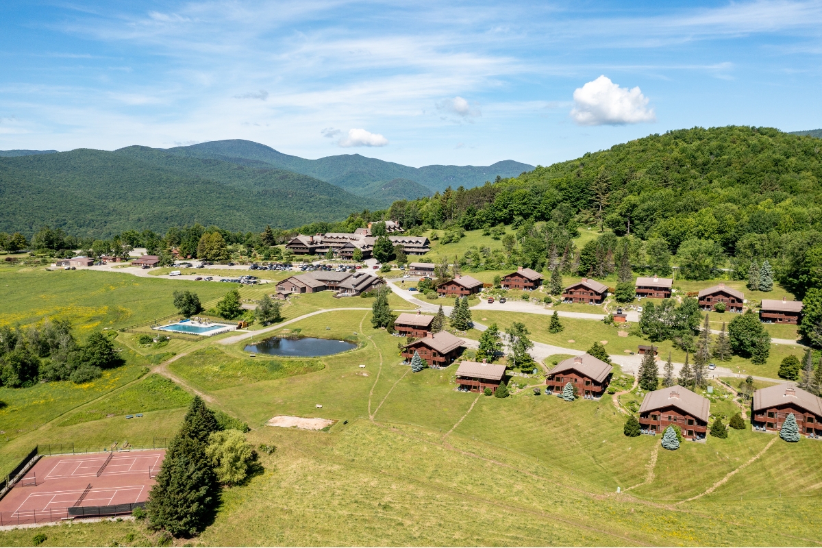 a group of houses in a grassy area
