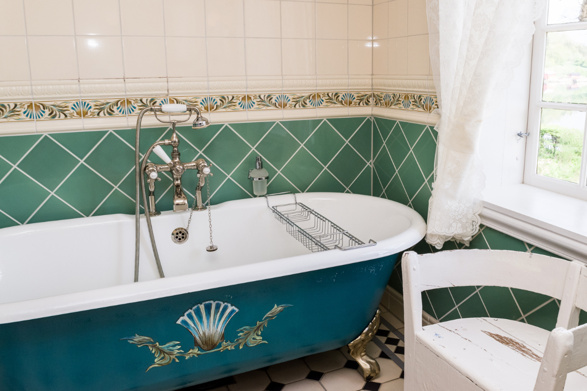 a bathtub in a bathroom