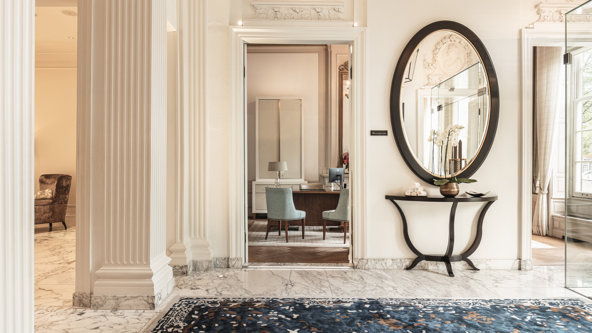 a room with a mirror and a rug
