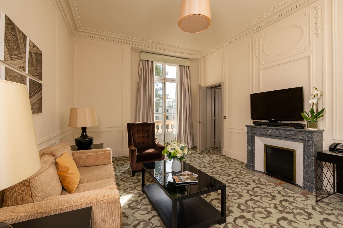 palace_5_star_ _king_deluxe_garden_view_suite_high 69eb788820289